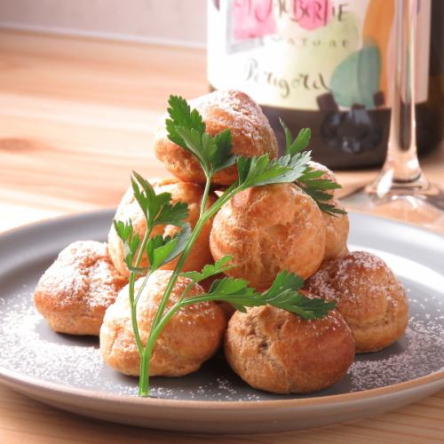 [Snacks that go well with wine!] Chicken liver petit choux