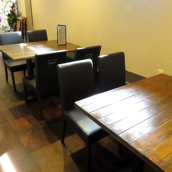 Inside the store, there are 9 counter seats in front of the iron plate and 2 table seats for 4 to 5 people.The counter seats are popular seats where you can enjoy the live feeling unique to a teppanyaki restaurant.The spacious table seats are recommended for girls-only gatherings and family meals.