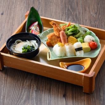 【お子様御膳】 ～わらべ御膳～ 海老フライや唐揚げ・ハンバーグなど 全9品 2000円（税込）