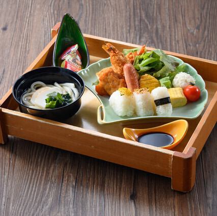 【お子様御膳】 ~わらべ御膳~ 海老フライや唐揚げ・ハンバーグなど 全9品 2000円(税込)