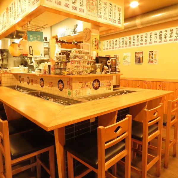 店外からでも賑やかな雰囲気が伝わる元気酒場一笑一杯は、アクセスしやすい立地にあり、どなたでも気軽に立ち寄れるのが魅力。店内は活気に満ち、スタッフのおもてなしもアットホームで居心地の良さを感じます。厳選食材にこだわったメニューと心地よい空間が調和する、通いたくなるお店です◎