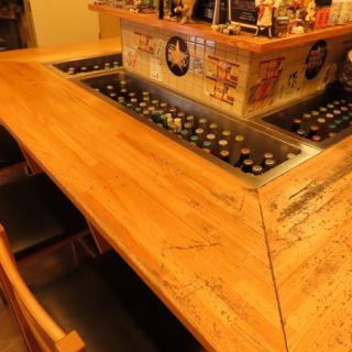 【1階のカウンター席】どぶ漬けドリンクがめずらしい活気あふれる店内★