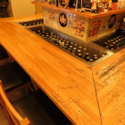 【1階のカウンター席】どぶ漬けドリンクがめずらしい活気あふれる店内★