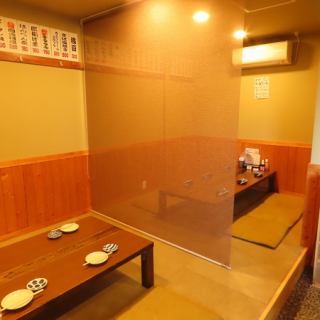 【2階のお座敷エリア】4名席と6名席を組み合わせることで10名まで利用可能です！