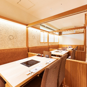 We have private rooms and table seats in the hall so that you can use it for various purposes such as entertainment, Buddhist memorial services, and banquets.A private room with a space where you don't have to worry about the surroundings has a calm atmosphere.You can enjoy shabu-shabu and sukiyaki with friends in a comfortable space.If you would like to reserve a seat, please feel free to contact us.