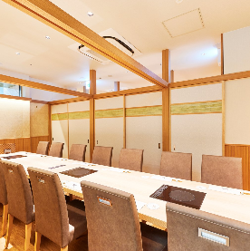 We also have private rooms available.There are 3 private rooms with tables for 4 people.A maximum of 14 people can be seated by connecting the private rooms.It is also ideal for business use.Shabu-Zen boasts shabu-shabu and sukiyaki with seasonal course meals.Go game