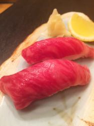 牛肉寿司（黒毛和牛サーロイン握り寿司2貫）