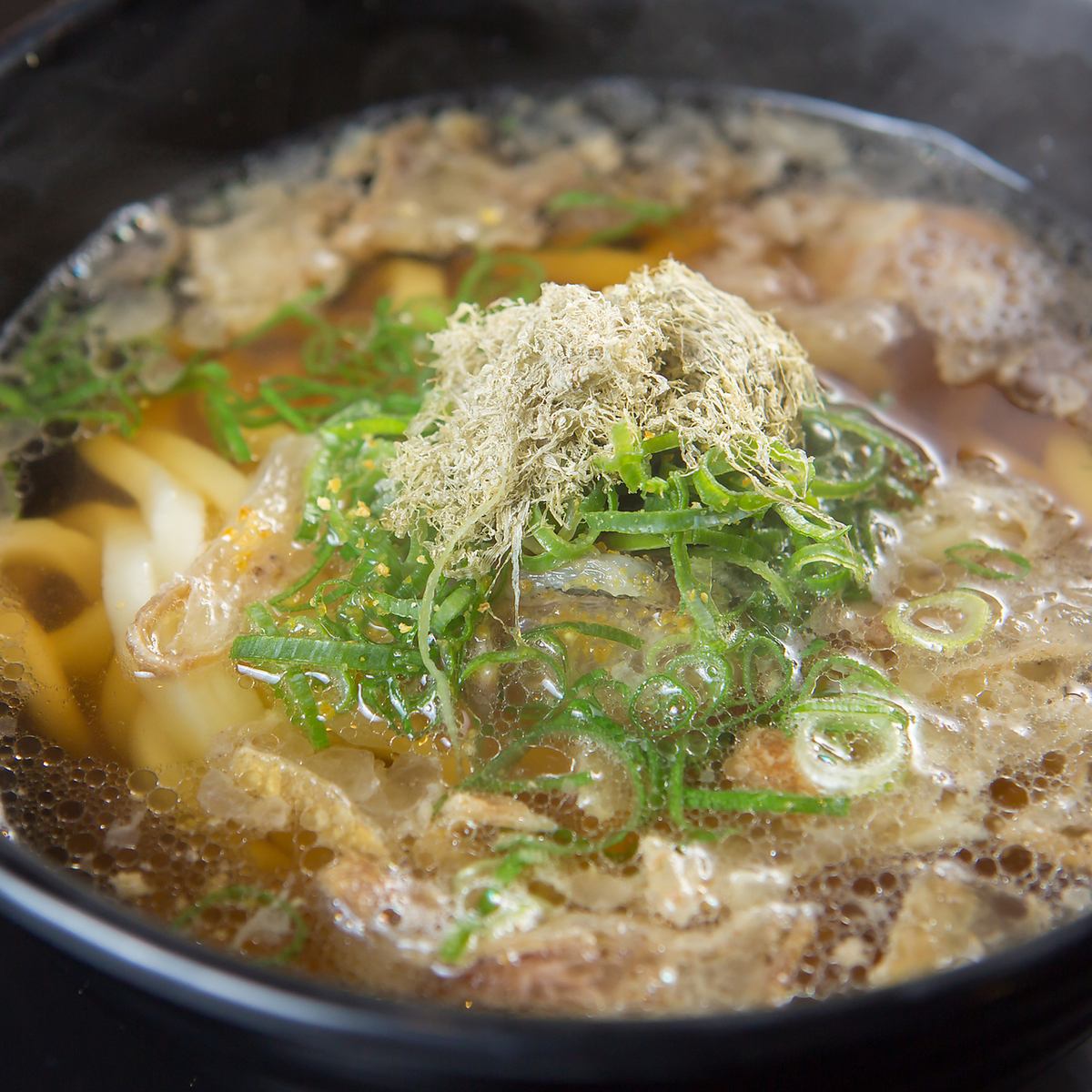 오사카 명물 카스 우동! 고소하고 맛있는 수프가 참을 수 없다