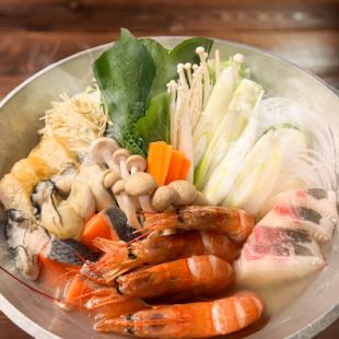 海鲜相扑火锅套餐<共7道菜>含无限畅饮5,500日元