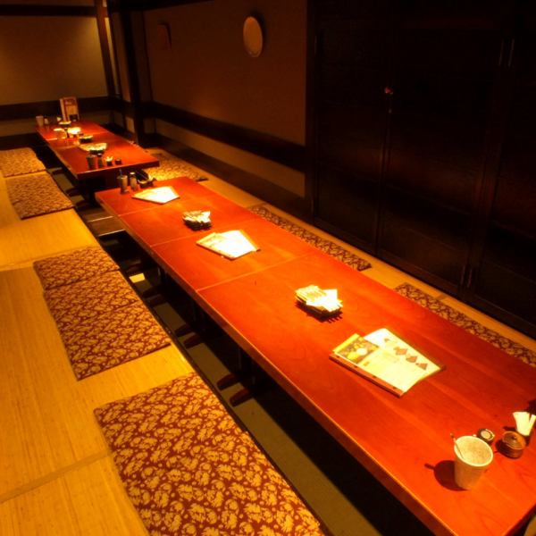 【人気のゆったりお座敷席】まわりの席が気にならないゆったり個室席・お履物そのままテーブル席など、さまざまなタイプのお席があります。会社での飲み会や接待、友人とのお食事やデートなど、ご利用シーンに合わせてお席をご案内させていただきます。個室は大変人気がございますので、お早目にご予約下さい☆