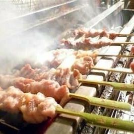 比内地鶏と豪華刺身盛り【比内地鶏炭火串焼きコース】<全7品>飲み放題込7,000円☆