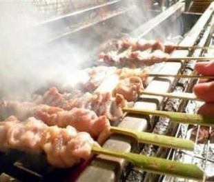 比内地鶏と豪華刺身盛り【比内地鶏炭火串焼きコース】<全7品>飲み放題込7,000円☆