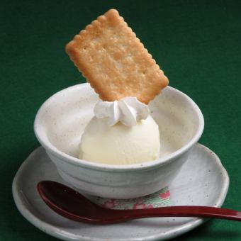 Vanilla ice cream ~with cookies~