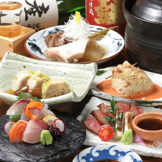 享用时令新鲜鱼类和和牛牛排 ◎ 14 道菜套餐，7000 日元（含税）