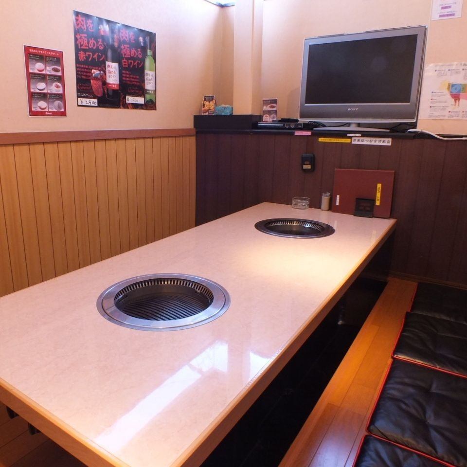 There is a private room where you can watch TV! Enjoy yakiniku in a cozy space ♪