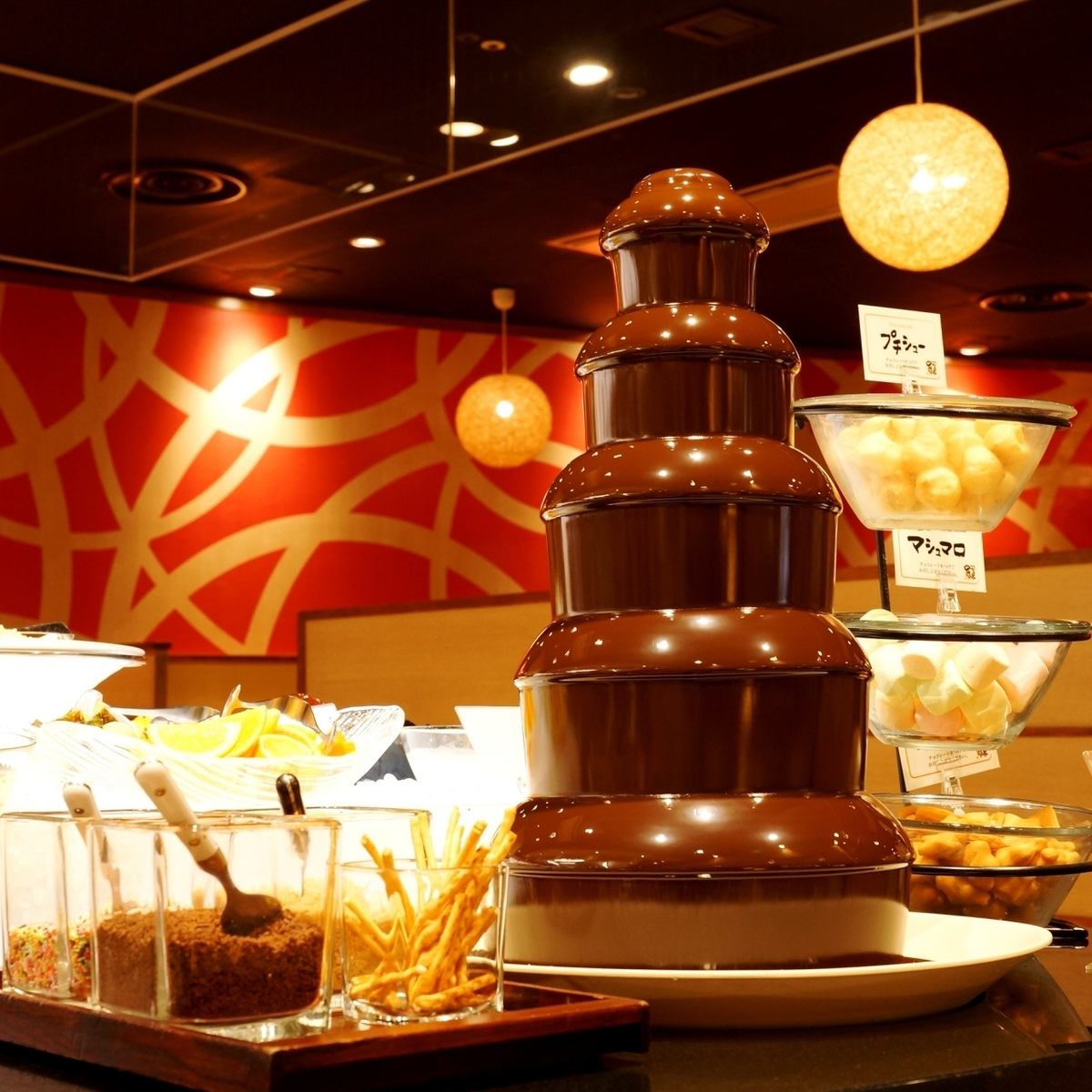 Chocolate fountain popular with women and children !! All-you-can-eat dessert
