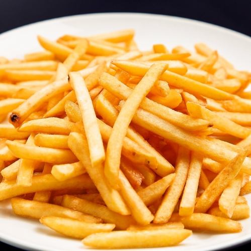 ポテトフライ/揚げワンタン／鶏皮パリパリ揚げ／イカの唐揚げ／砂肝の唐揚げ