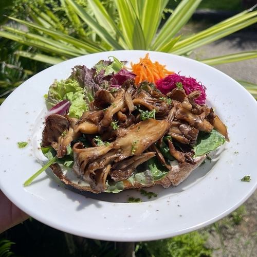 酸麵包炒蘑菇