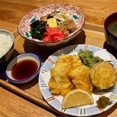 鶏肉と旬野菜の天ぷら定食