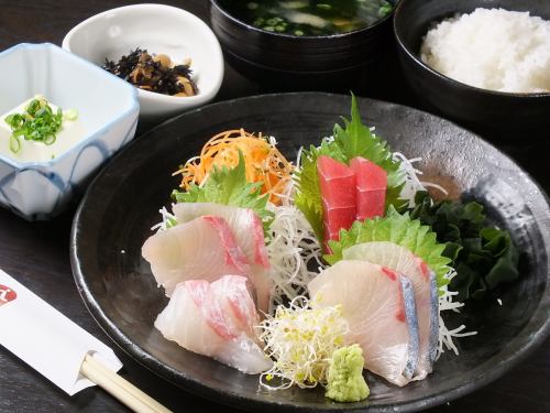 Sashimi set meal delivered directly from the farm with fresh fish miso soup