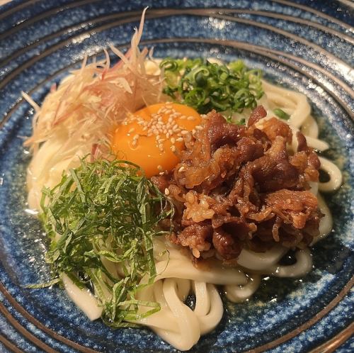 Cold udon noodles with plenty of seasonings and simmered beef