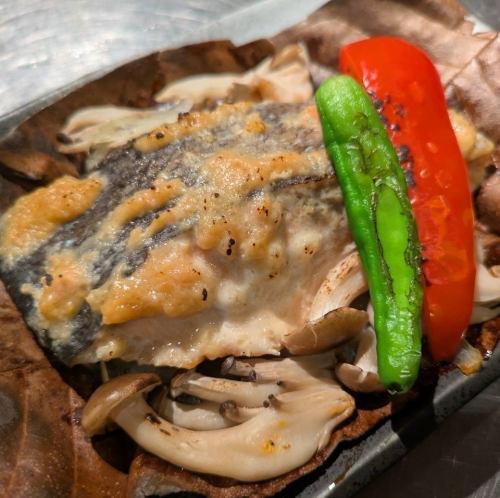 Autumn salmon and seasonal vegetables grilled on a magnolia leaf