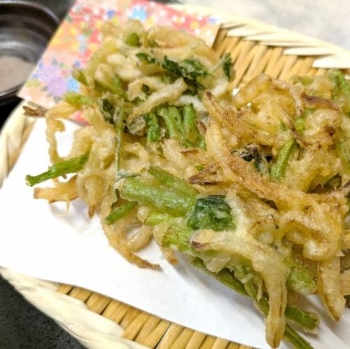 New bamboo shoot and rape blossom tempura