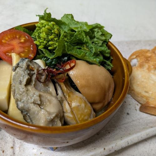 Oyster and spring vegetable ajillo