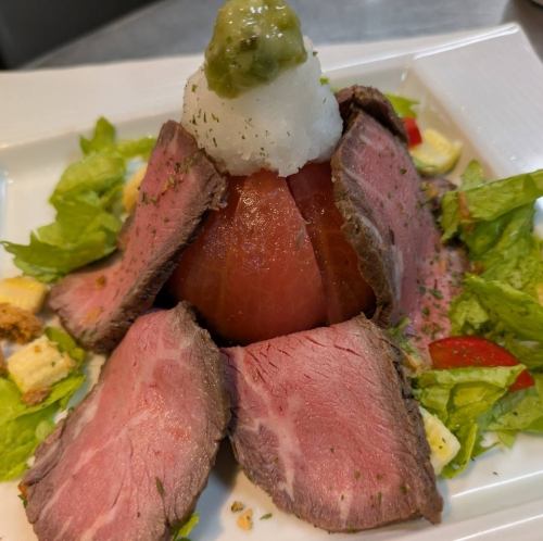 Roast beef and whole tomatoes in a light broth