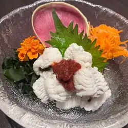 大分県産　夏鱧の湯霜造り～梅かつお醤油～