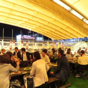 You can enjoy the glittering night view from the seats under the tent. The roof makes it suitable for sudden bad weather, and it is only a 3-minute walk from JR Himeji Station, so you can easily move around when you are gathering and when you are leaving. If you are planning a large drinking party, we recommend our "online reservation" service, which allows you to make reservations even outside of business hours. Reservations can also be made by phone.