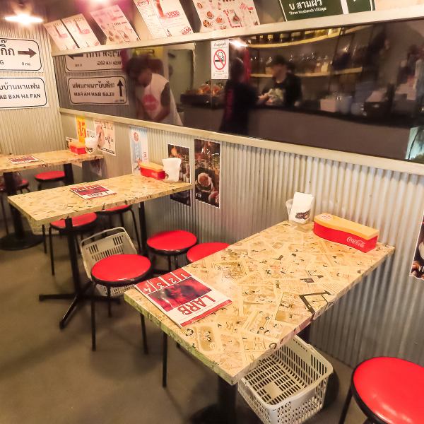 【本場タイの風を感じる、特別な空間】タイの東北地方の豊かな食文化を体験できるタイ料理専門店です。清潔感あふれる店内は心地よく、ご友人との楽しい会話や一人の静かな時間を楽しむのにぴったり。まるで現地のタイにショートトリップしたような本格的な雰囲気を楽しめるのが「LARB」の魅力の一つです。