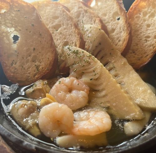Bamboo shoots and shrimp ajillo