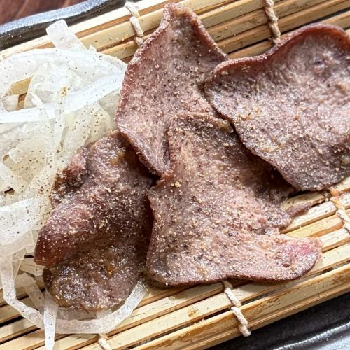 大人の黒コショウ牛タン