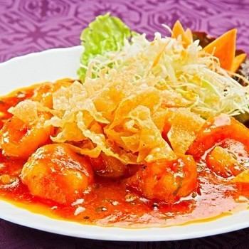 Classic Chinese dish Chili sauce with prawns / Stir-fried prawns and seasonal vegetables