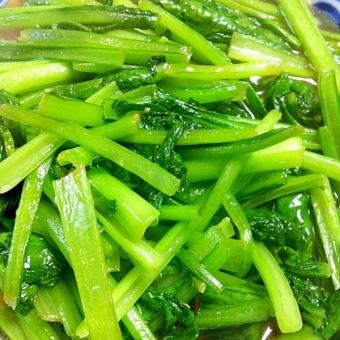 季節野菜の炒め／小松菜とニンニクの炒め