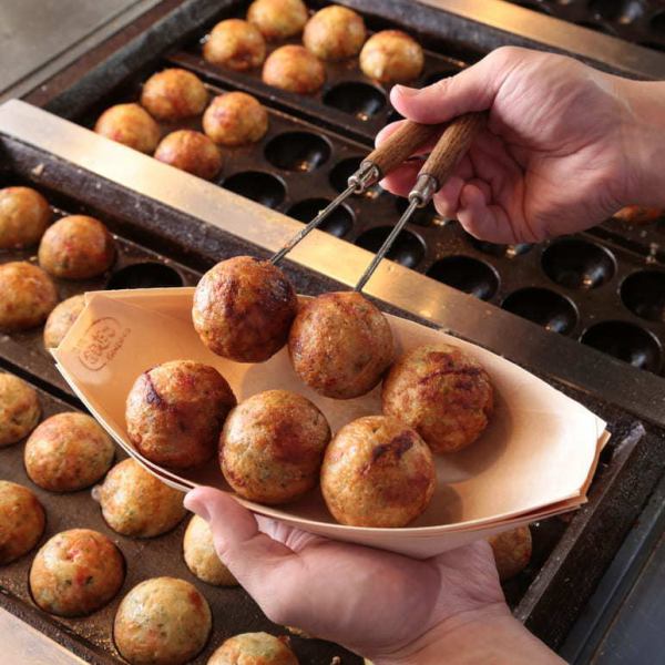 相性抜群◎熱々たこ焼きとスッキリハイボール！