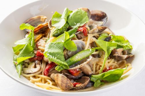 あさりとアスパラ、椎茸のボンゴレビアンコルッコラサラダ添え セット