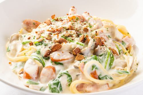 培根、西班牙辣香腸、菠菜和堅果奶油醬套餐