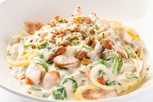 培根、西班牙辣香腸、菠菜和堅果奶油醬套餐