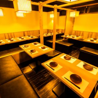 団体様でのご利用に最適な広々としてテーブル席。川越での各種宴会に最適です！NEWOPENを記念して、全コース1,000円引きを実施しております。お得な宴会プランは今だけ！ご予約はお早めに！宴会は3,850円～