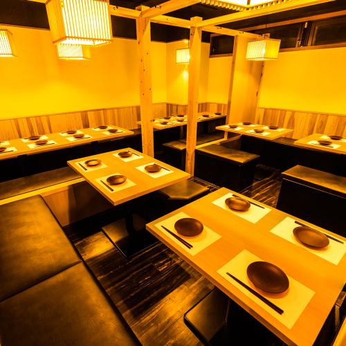 団体様でのご利用に最適な広々としてテーブル席。川越での各種宴会に最適です！NEWOPENを記念して、全コース1,000円引きを実施しております。お得な宴会プランは今だけ！ご予約はお早めに！宴会は3,850円～