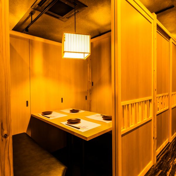2名様～ご利用可能な少人数個室！ゆったりとお寛ぎ頂ける広々とした個室席をご用意しております。川越での飲み会や宴会、接待など各種ご宴会に幅広くご対応致します。大事な接待や会食などにも最適です。