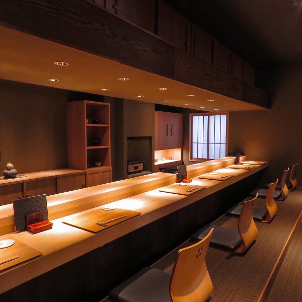 ■□■温かみのある古民家居酒屋■□■春吉ど真ん中でアクセス抜群。福岡の郷土料理を楽しめる水炊き専門店です。観光のお客様にも大人気の掘り炬燵でゆったりしたひと時を。