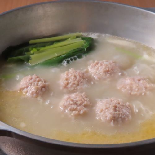 【定番】自慢の水炊き！コラーゲン豊富で美容と健康にも◎