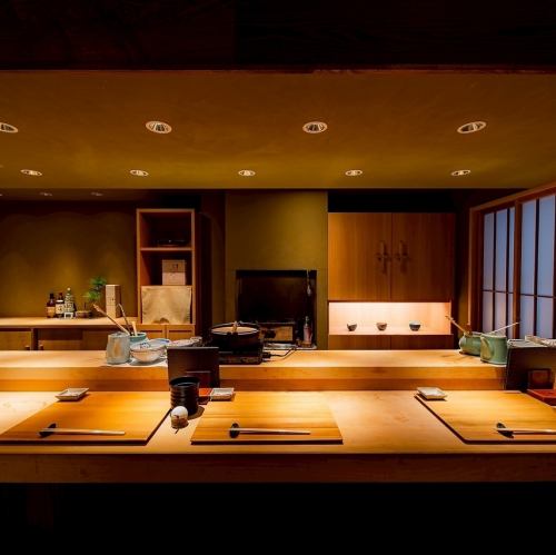 <p>■□■温かみのある古民家居酒屋■□■春吉ど真ん中でアクセス抜群。福岡の郷土料理を楽しめる水炊き専門店です。観光のお客様にも大人気の掘り炬燵でゆったりしたひと時を。</p>