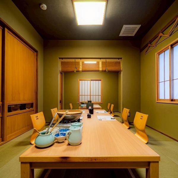 ■□■個室は10名様までの大宴会ＯＫ■□■2名様～最大10名様までの掘り炬燵個室をご用意しております。会社宴会・謝恩会・忘年会・新年会・歓送迎会・女子会・接待等、様々なシーンでご利用下さい。水炊きのコース料理もご用意しております。