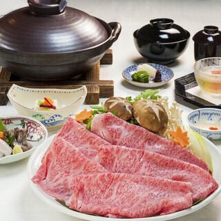 [Evening meal] Japanese black beef sukiyaki hotpot course 11,000 yen (tax included)