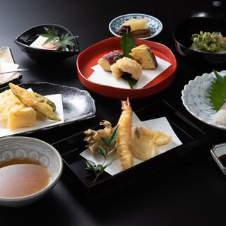 ≪Recommendation≫ Freshly fried ingredients of the day.Tempura kaiseki 5,500 yen (tax included)