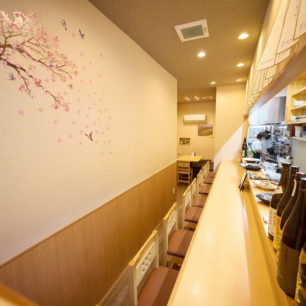 ≪もちろんおひとり様も大歓迎◎≫カウンター8席◆おひとり様やご夫婦、デートにぴったりのカウンター席♪和のテイストを感じるカウンターに照明は柔らかく、リラックスした空間を演出。落ち着いた雰囲気の中で、特別なひとときを過ごせます。落ち着いた雰囲気の当店で大切な人との素敵な時間をお楽しみください◎